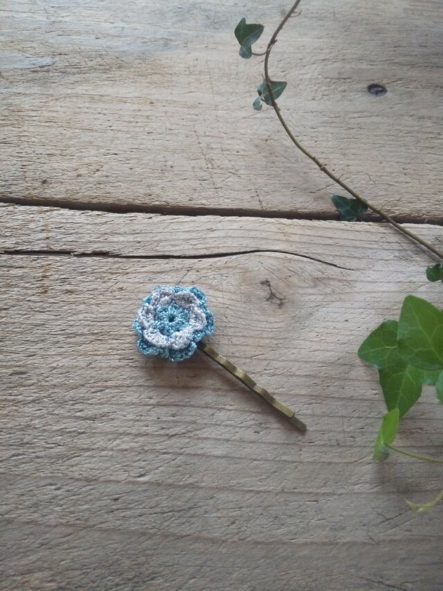 レース編みのお花のヘアピン