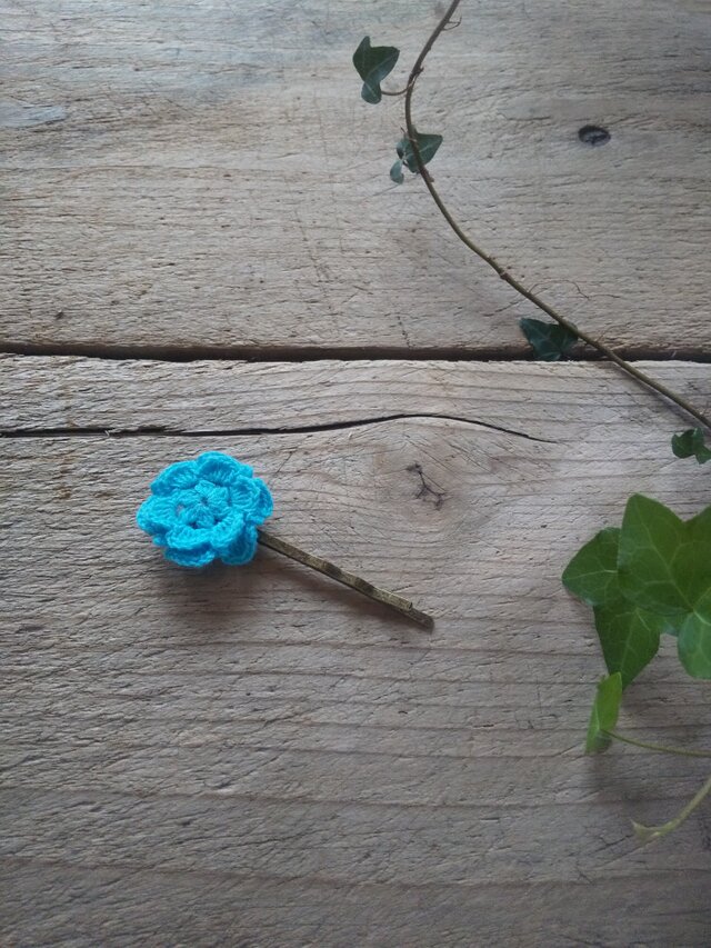 レース編みのお花のヘアピン