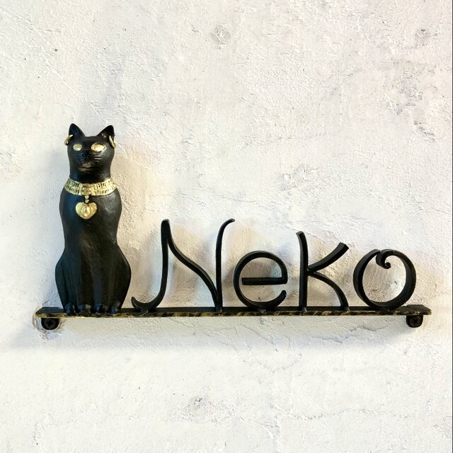 バステト神のロートアイアンサイン