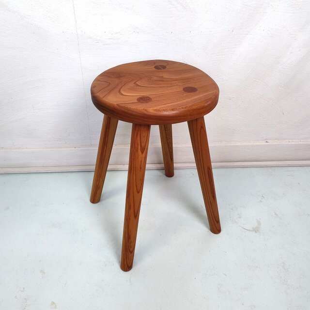 北海道手作り家具　ケヤキ（欅）材　スツールA　座面一枚板 天然木 東京 新宿 東五軒町店展示 欅（けやき・ケヤキ）材 一枚