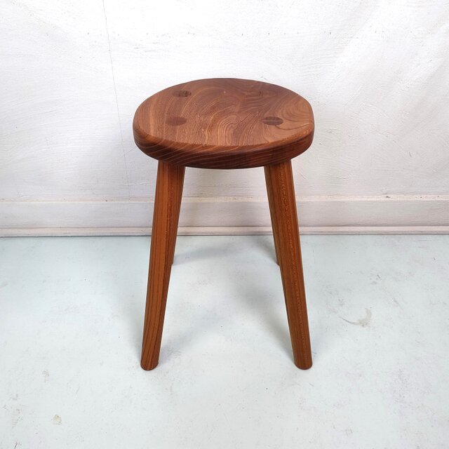 北海道手作り家具　ケヤキ（欅）材　スツールA　座面一枚板 ケヤキの一枚板スツール NO.14 ☆一点物☆ | iichi 日々の暮らし