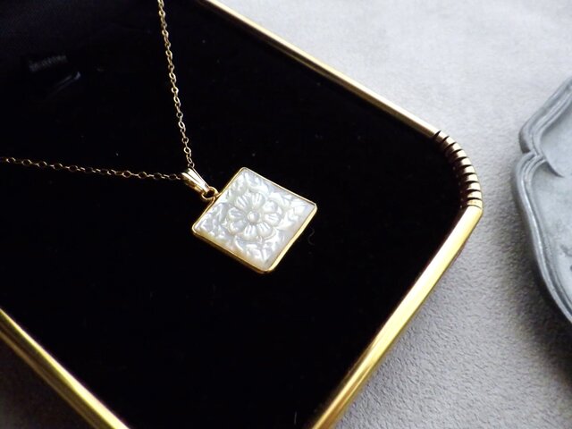 限定数】 マザーオブパール ペンダント ネックレス □ 18金