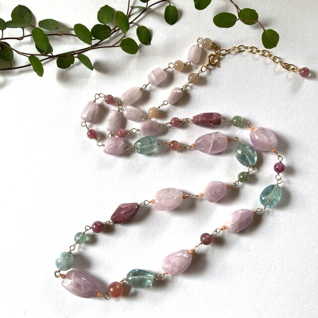 クンツァイトとアクアマリンのネックレス