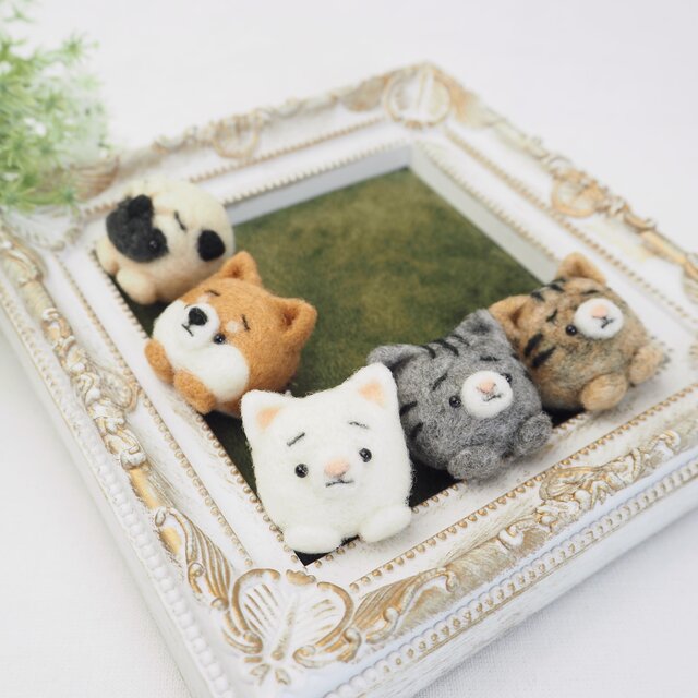 受注製作】-待ってるよ- まゆねこブローチ 各種(単色・トラねこ