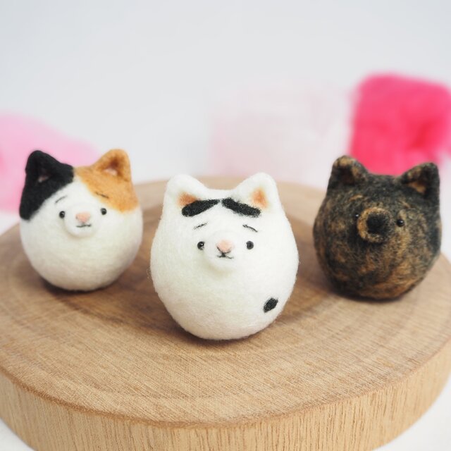 受注製作】-待ってるよ- まゆねこブローチ 各種(単色・トラねこ・ぶち