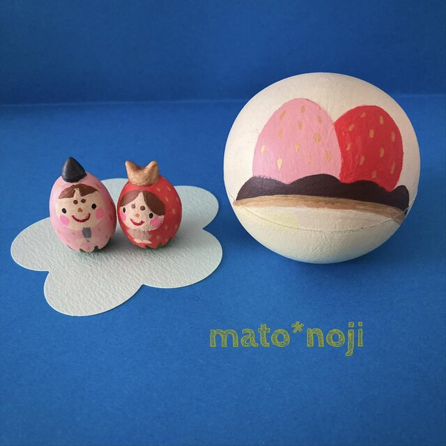 おひなさま　卵形イチゴ雛 in 大きなイチゴ大福