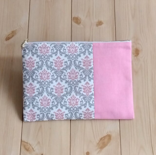 大きめ20cm ダマスク柄のフラットポーチ 内ポケット ピンク 390