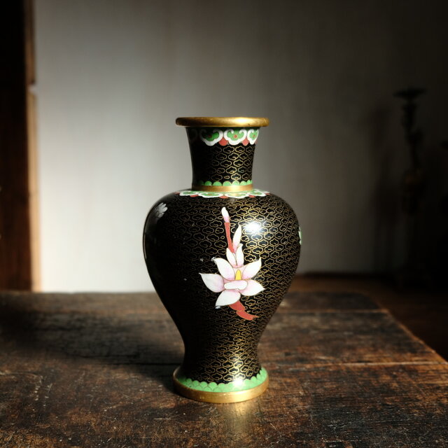 シノワズリな雰囲気◇花と蝶々 中国産 七宝焼 花瓶 芍薬 壺