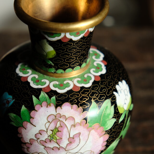 シノワズリな雰囲気◇花と蝶々 中国産 七宝焼 花瓶 芍薬 壺
