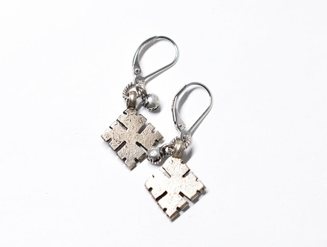 エチオピアンクロスとインドシルバーの鈴のピアス | iichi 日々の