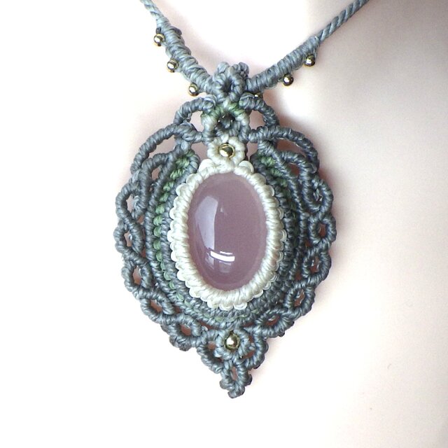 ピンクカルセドニーのマクラメネックレス「アスター」