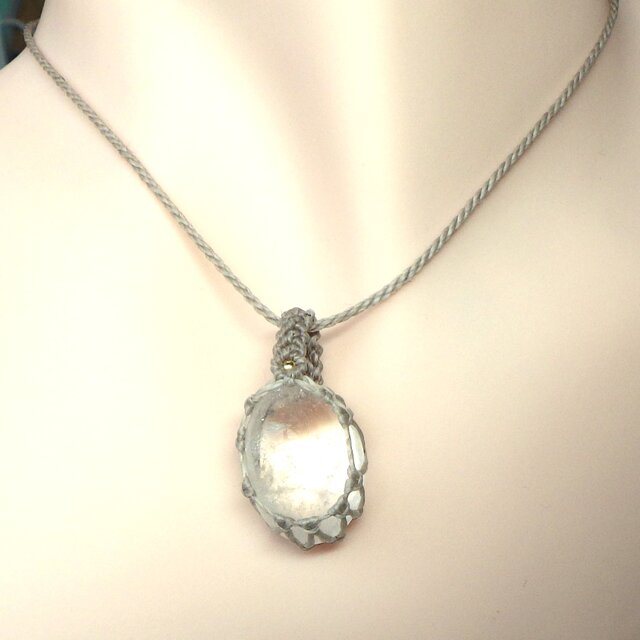 ころころ水晶の透かし編みマクラメネックレス/ベージュ