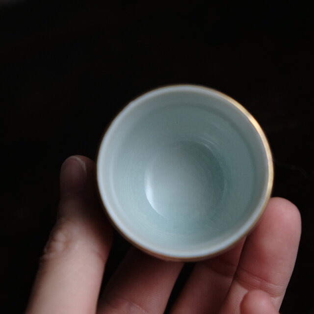 草むらから吠える虎（寅）◇九谷焼 色絵金彩猪口 昭和レトロ 干支 酒器