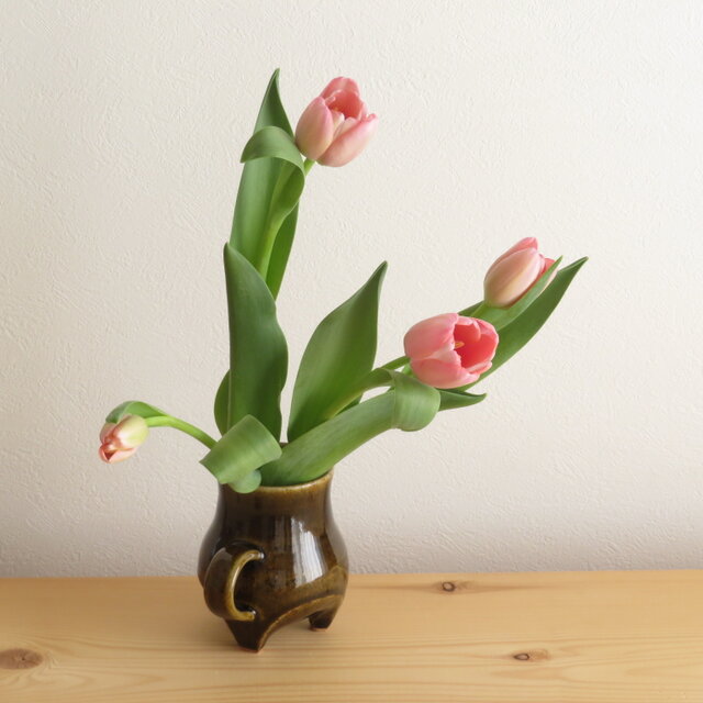 3つ足花瓶 BG006 | iichi 日々の暮らしを心地よくするハンドメイドや