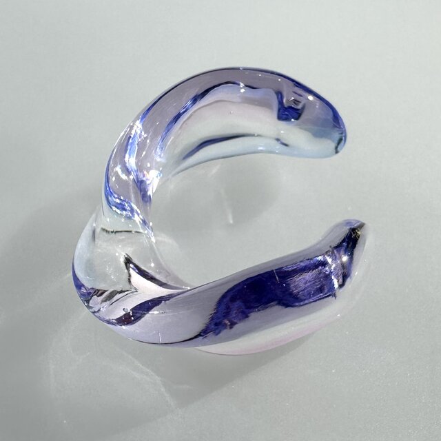 煌めくリボン　ガラスカフリング