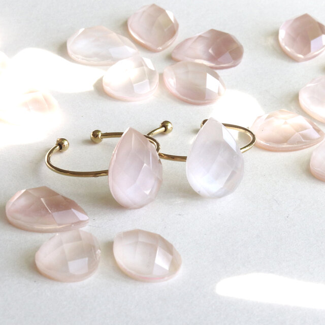 桜の花びらの指輪 フリーリング フリーサイズ 天然石 ピンクシェル＋クリスタル アレルギー対応  --Sakura--