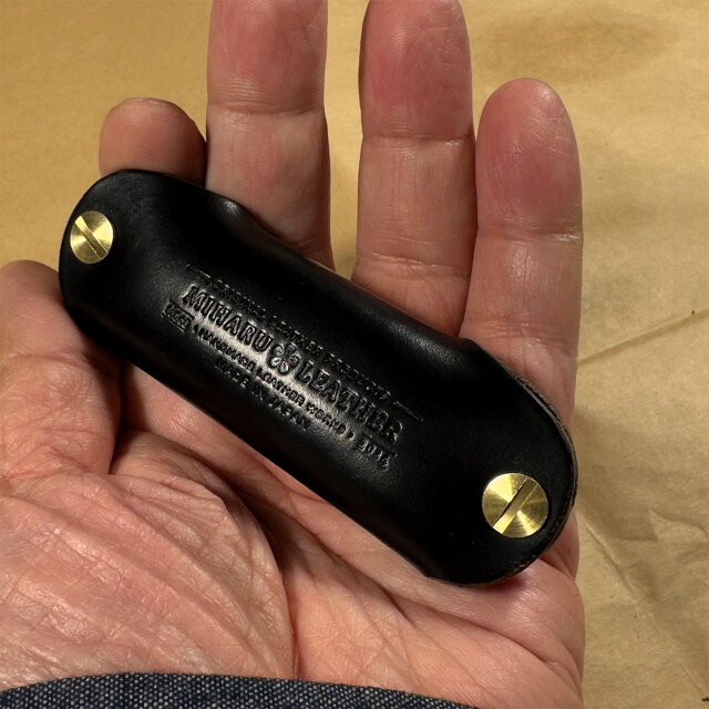 Horween社クロムエクセル・ブラック茶芯｜手のひらサイズの最小