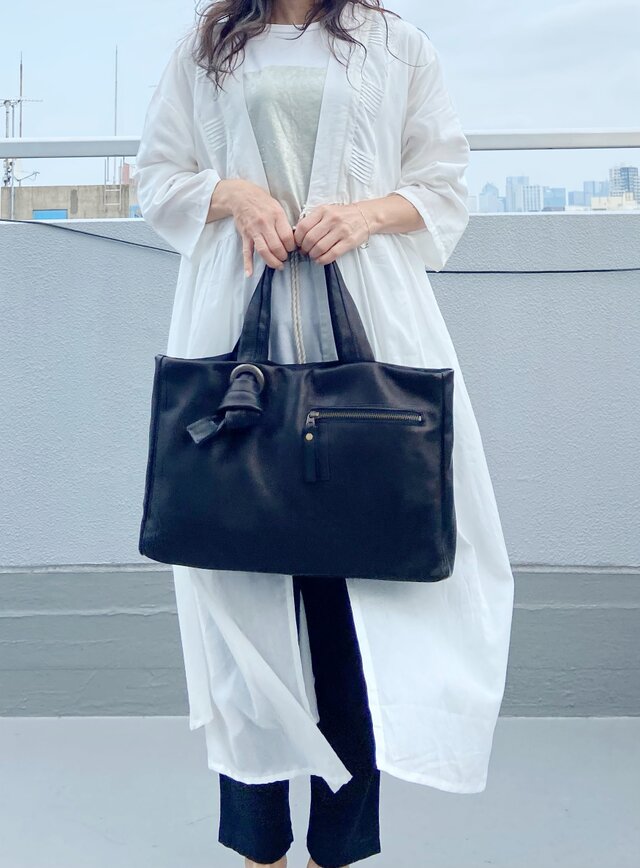 馬革＊マチ付A4トートバッグ　ブラック＊ソフト＊軽量＊A4収納可＊オプションにて名入れ・斜めがけ