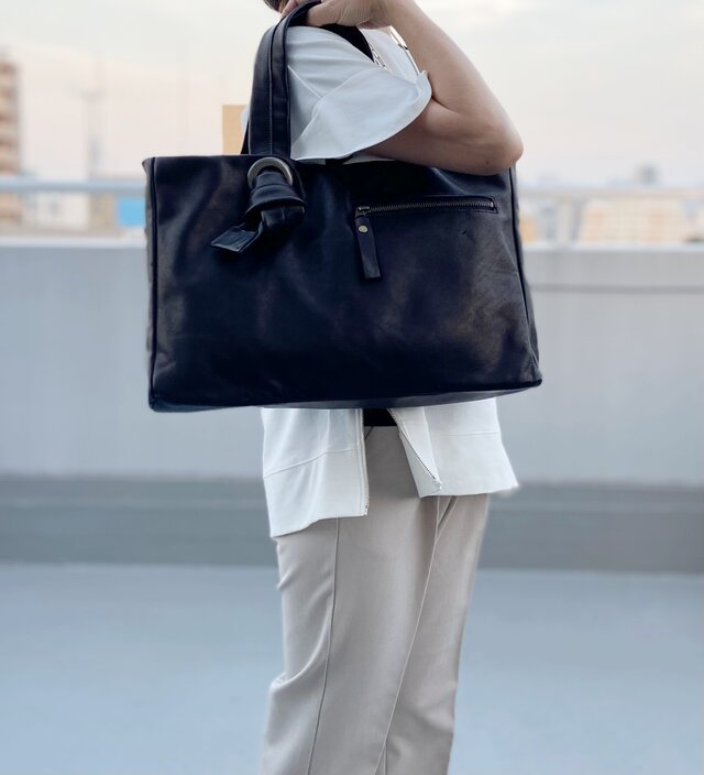 馬革＊マチ付A4トートバッグ ブラック＊ソフト＊軽量＊A4収納可