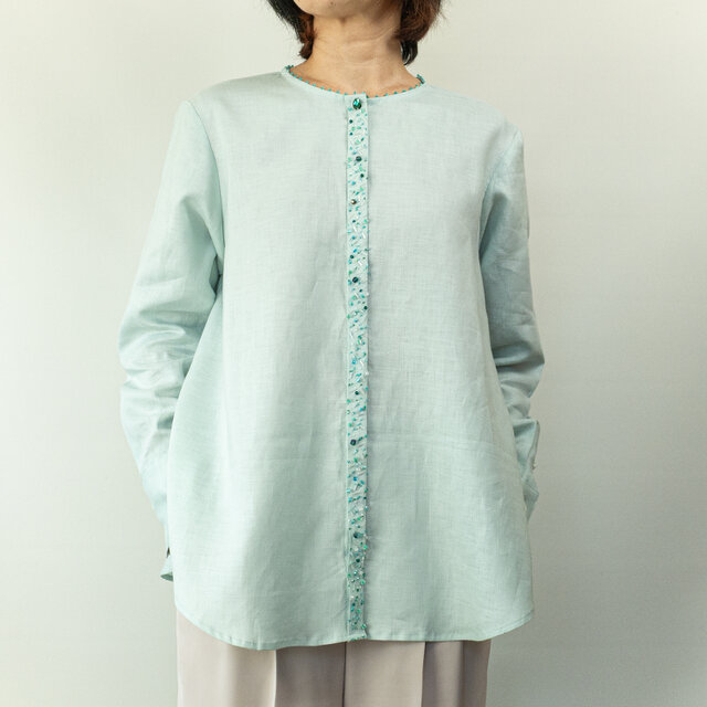 ビーズきらめくドレスシャツ　【パステルミント・長袖・比翼・ノーカラー丸首・貝ボタン】