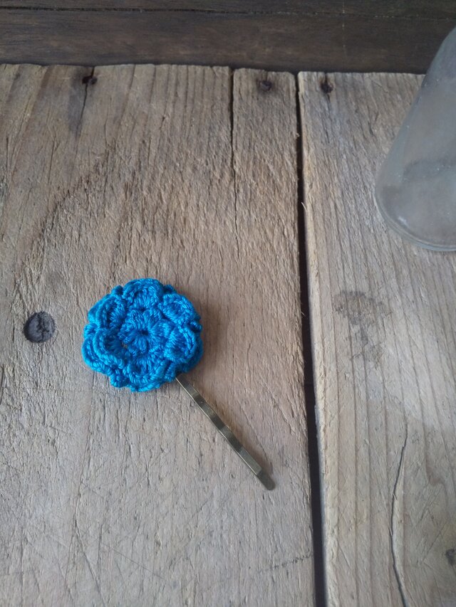 レース編みのお花のヘアピン