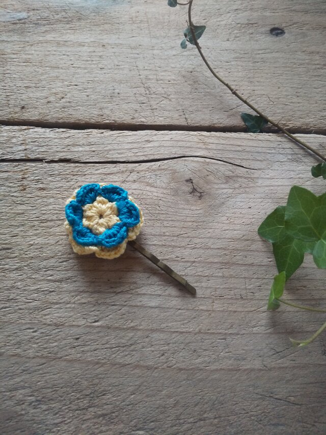 レース編みのお花のヘアピン