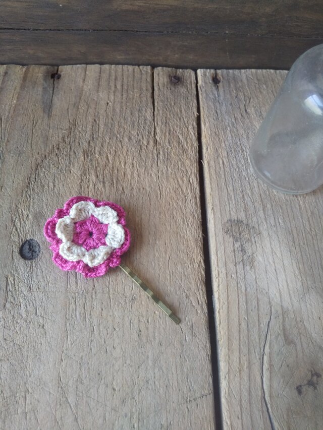 レース編みのお花のヘアピン