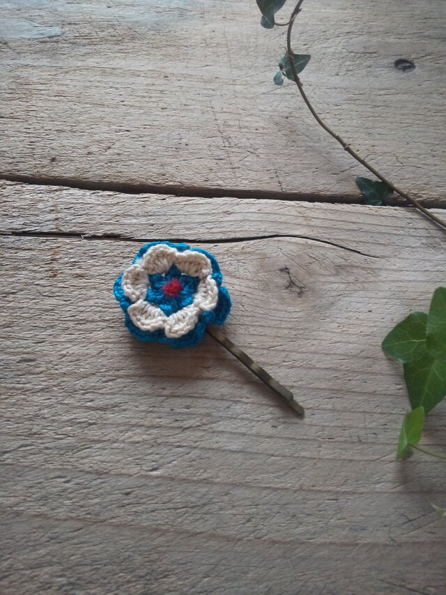 レース編みのお花のヘアピン