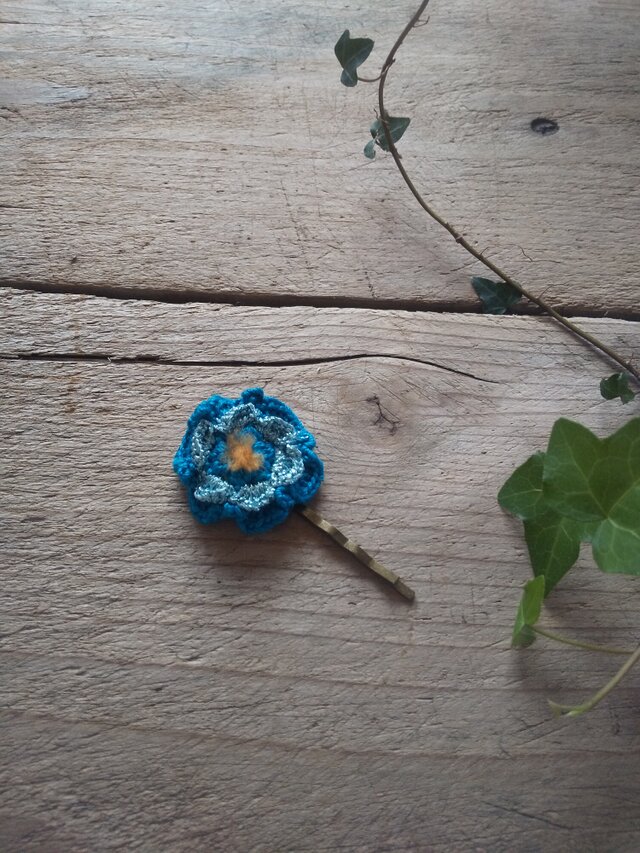 レース編みのお花のヘアピン