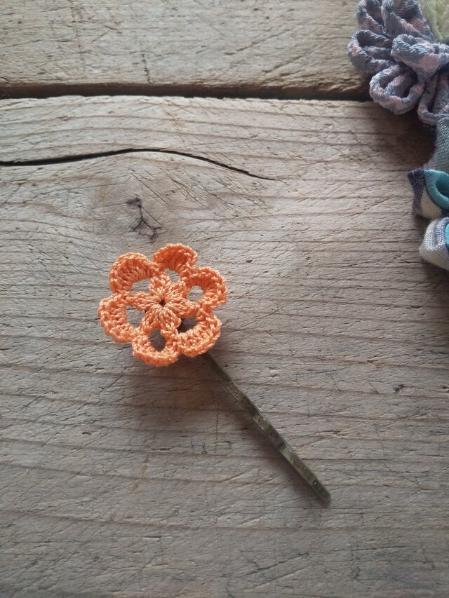 レース編みのお花のヘアピン