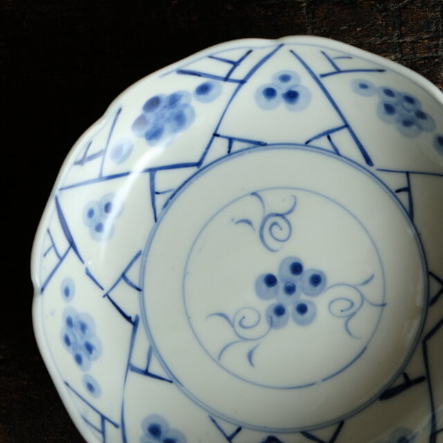 可憐で可愛い◇花唐草と五芒星。瀬戸焼 花文染付膾皿 antiques/骨董