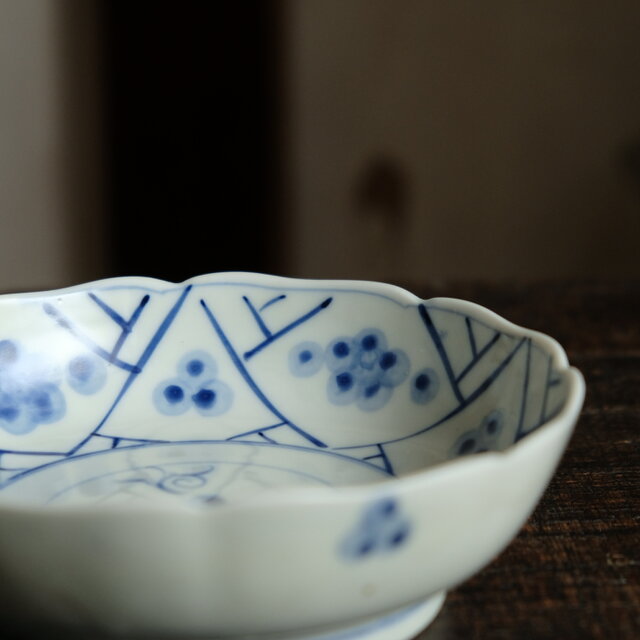可憐で可愛い◇花唐草と五芒星。瀬戸焼 花文染付膾皿 antiques/骨董