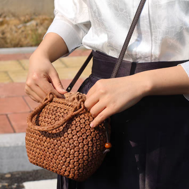 山葡萄　やまぶどう　あけび　籠　カゴ　バッグ　職人技　ハンドメイド　●希少● 山葡萄 蔓 バック かご 籠 職人の手作り 着服 山葡萄 かごバッグ