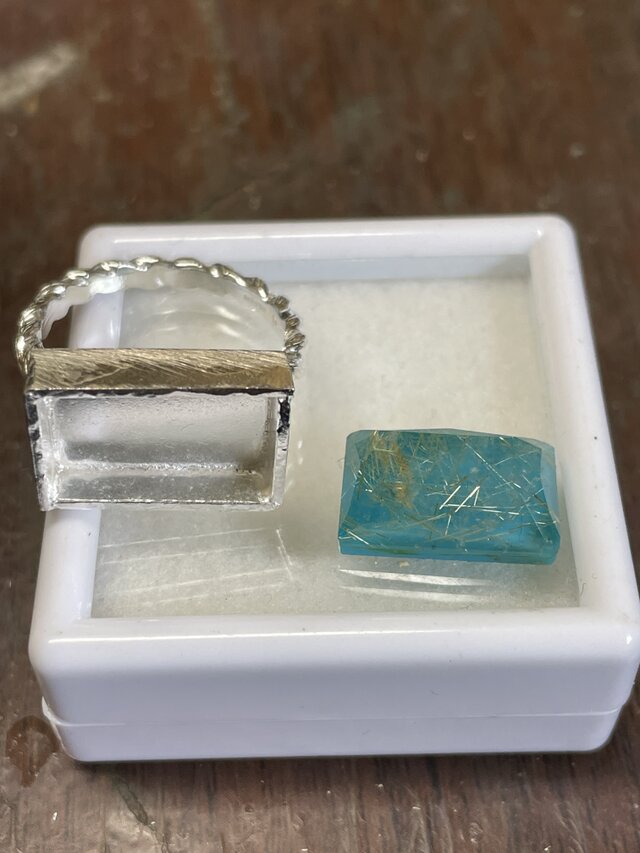 ルチルクォーツ × ターコイズ ダブレット 長方形 立体的なカット