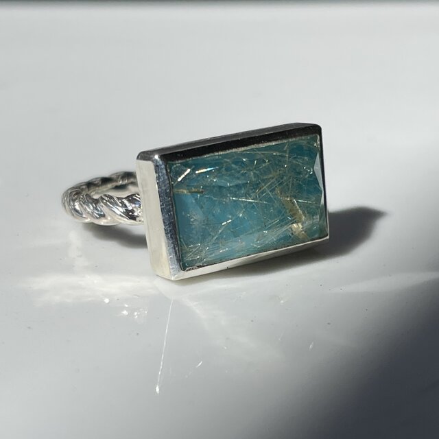 ルチルクォーツ × ターコイズ ダブレット 長方形 立体的なカット