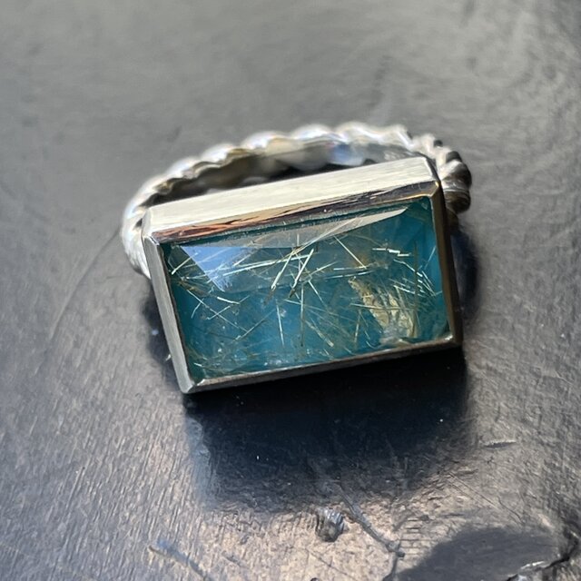 ルチルクォーツ × ターコイズ ダブレット 長方形 立体的なカット