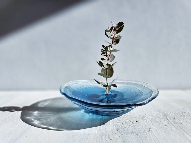 青色透明 ガラス丸水盤 花器 花入れ 綺麗です！ 青色透明 ガラス丸水盤 花器 花入れ 綺麗です！