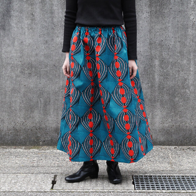 アフリカ布の青系ロングスカート アフリカ布のロングスカート（ピーコックブルー）サイドポケット付き