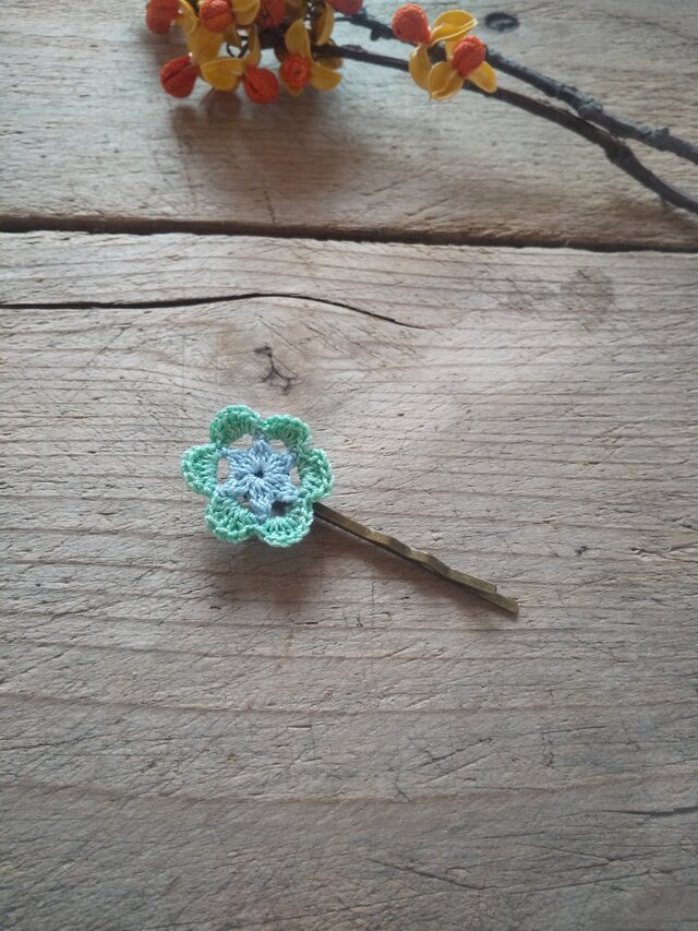 レース編みのお花のヘアピン
