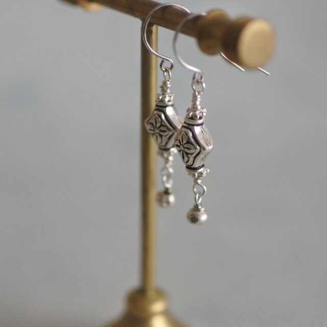 ひし形のシルバービーズとカレンシルバー エスニックピアス（silver925