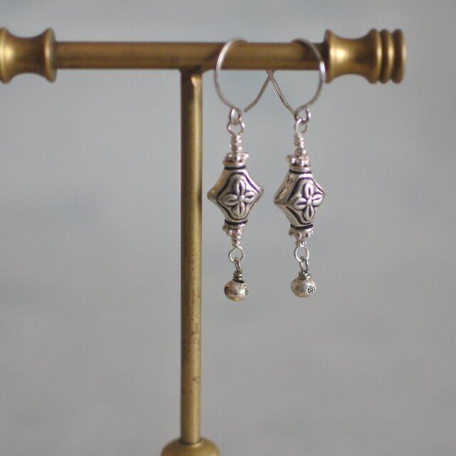 ひし形のシルバービーズとカレンシルバー　エスニックピアス（silver925）orイヤリング