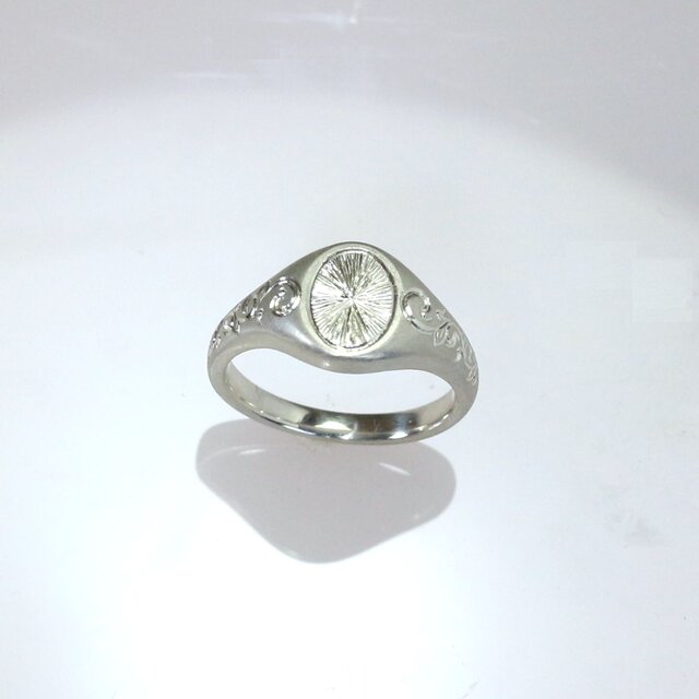Pt900 手彫り・オーバルリング
