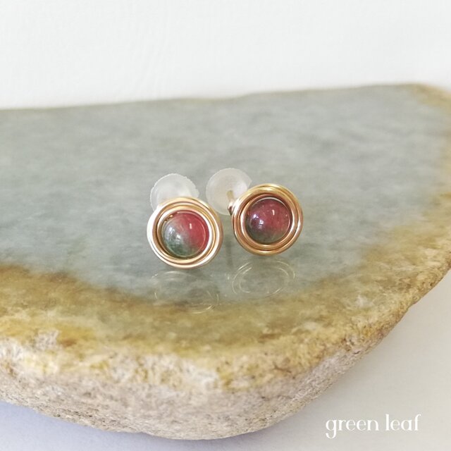 14kgf＊花翡翠の小さな一粒ピアス～ピンク×グリーン～
