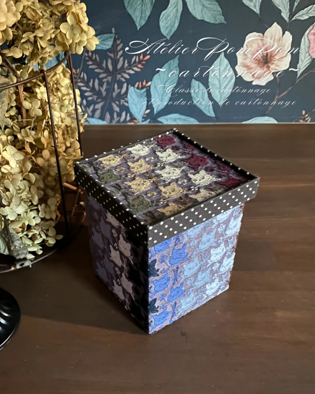 [fairy talepattern cartonnage]刺繍生地が可愛い　フリーケース　のら猫クロッチくん『送料無料』