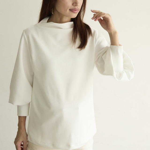 軽い着心地◎ゆとりボトルネック バルーン袖　長袖　ホワイト　0689WH