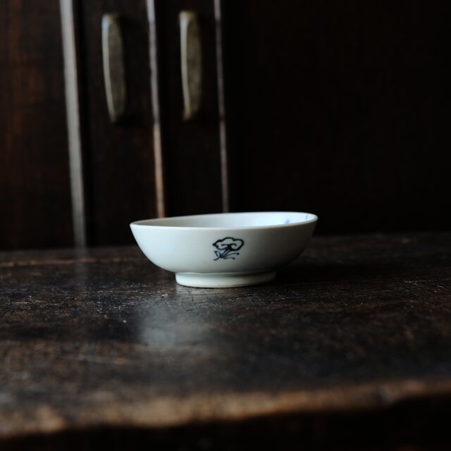 花籠が可愛い◇伊万里 籠文染付豆皿 骨董・antiques 小皿 暮らしに。古