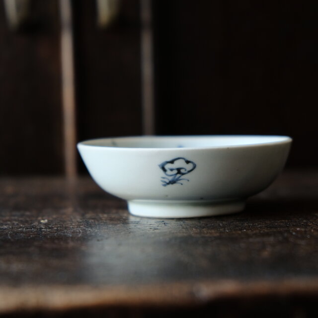 花籠が可愛い◇伊万里 籠文染付豆皿 骨董・antiques 小皿 暮らしに。古