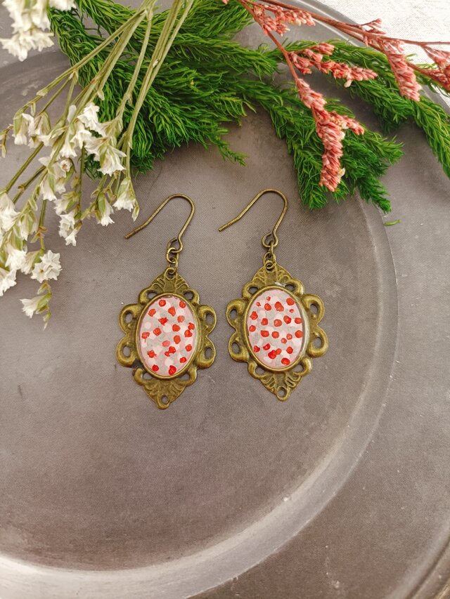 全て手描きのピアス _他にない唯一無二のアクセサリー　(01100)