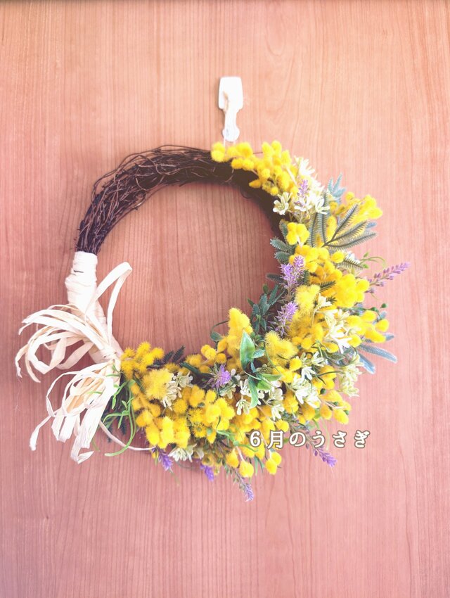 ミモザとラベンダーのクレセントリース