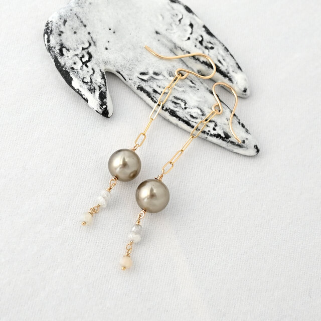 シャンパンゴールドパール・原石ダイヤ・スクウェアチェーンのピアス・イヤリング変更可